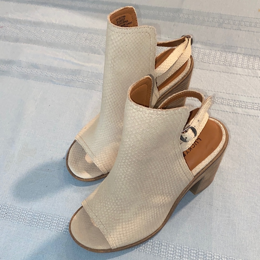 Lucky Brand Cream Textured Open-Toe Heels